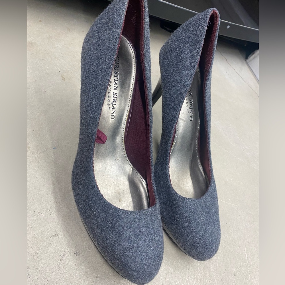 Grey (felt like) Heels in good condition